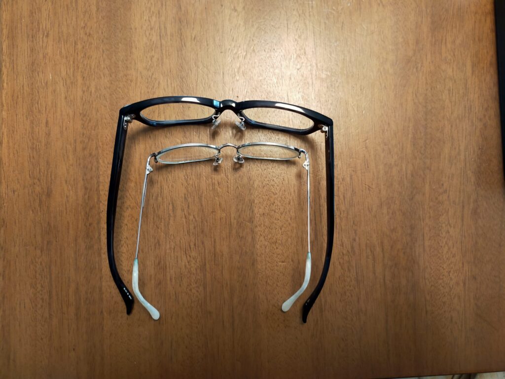 「デカたま様と小顔ちゃんの衝撃のメガネサイズ差」